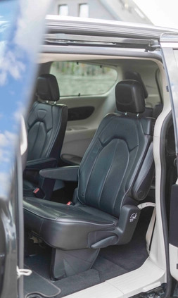 Chrysler Pacifica cena 120500 przebieg: 80500, rok produkcji 2019 z Białystok małe 232